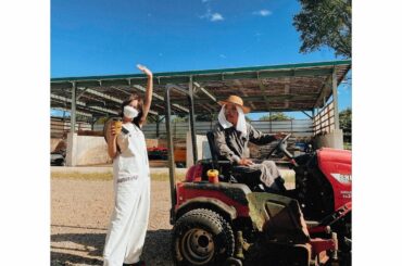 先日敬太さんから届いた @keitamaruyama と @nikoand_official のオーバーオールを着てご機嫌な私...