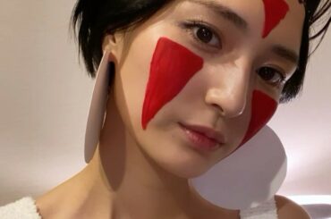 楽しかったからいいのだ

赤はリップ、耳飾りと額の丸は厚紙、
頭につけてるのはゴム製のチョーカー笑
#もののけ姫
#サン...