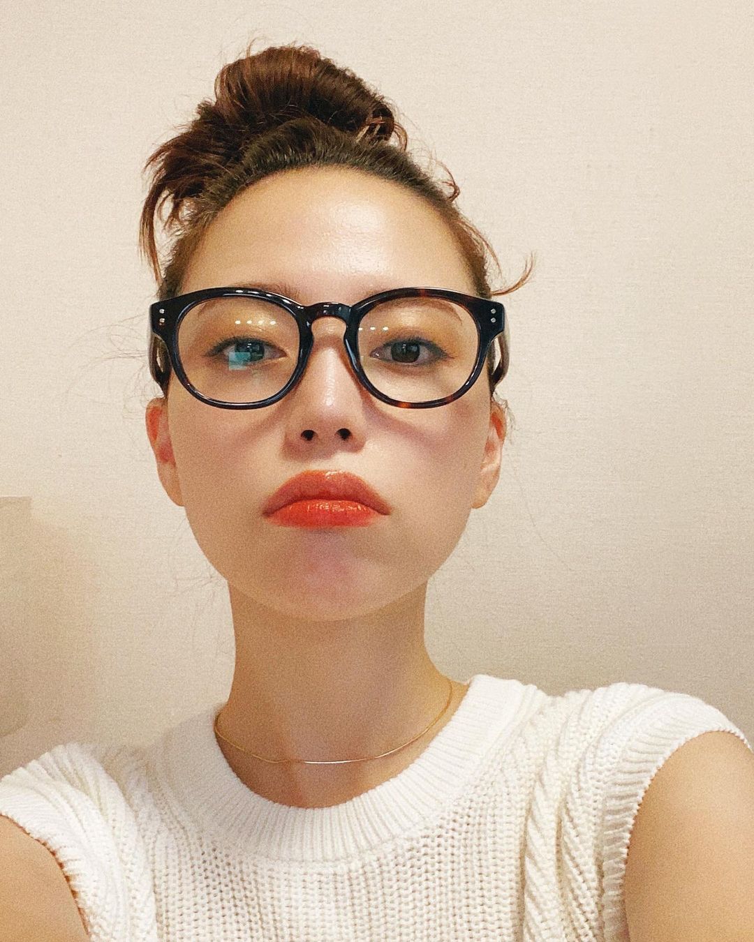 佐藤優里亜 お久しぶりです 最近メイクもサボり 服もまともに着ず いたものでごはんと爪の投稿が続いておりました 載せるものがない と メガネにひっつめお団子を Moe Zine 佐藤優里亜 お久しぶりです 最近メイクもサボり 服もまともに着ず いたものでごはんと爪の投稿が続いておりました 載せるものがない と メガネにひっつめお団子を Moe Zine