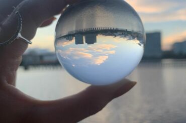 毎日すごいセットで撮影をしておりました。

まだ言えないけれど…

母からもらったボールで空撮ったらなんだかいい感じ。...