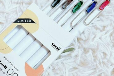 .
夏休み記念その32♪

黒は手帳用に使っていて、その他は推しごとに色を変えて使っています♪...