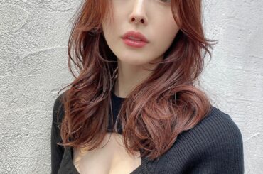 メイクをどれだけ綺麗にしていても髪がボサボサだったら台無しだと思う。
まさに“顔の額縁”。髪も綺麗にしてやっと完成する。
だから今月も美容師・平田さんのところへ...