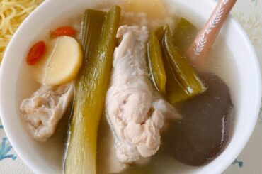 .
参鶏湯風のスープを作りました

最近一気に暑さが去って体がついていけてないような気がしたから、温まりそうなものを…と思ってね

お家じゃ一羽丸々！って訳に...