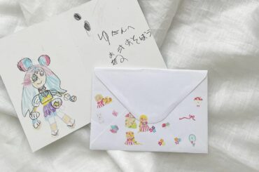 友達と遊んだ帰り際に、
友達の娘ちゃんからめちゃくちゃ可愛い
#お手紙 を頂きました〜！♡
⁡
レターセットを選ぶ時に、
「何色が好き?」って聞かれて「ピンクだ...