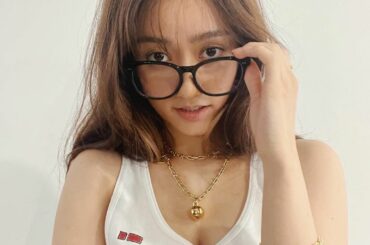 メガネはこの前ストーリーしたメガネが可愛すぎて、zoffさんで大きい版もゲットしました

昨日の寝る前日記が元気出たーとの声がたくさんあって嬉しかったです！みな...