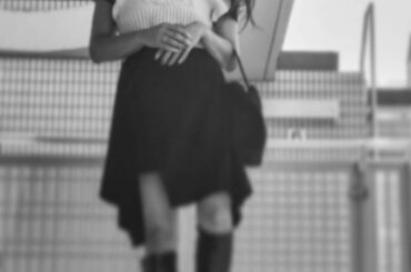 .
お仕事終わって外に出たら
お天気がよくて
アシンメトリーのワンピースに
ニットベストを合わせて
ブーツ履いてきたけど
暑かったよ
電車途中で降りてまたバスで...