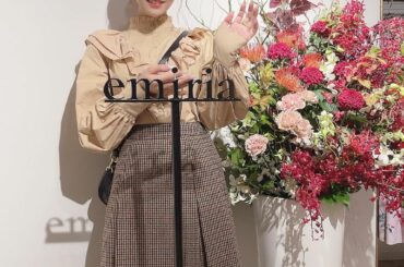 昨日お仕事終わりに
@emiriawiz_official の展示会に︎
えみり様に会えてはっぴー
いつも明るくて素敵な方

ブーツとか小物たくさんオーダーした...