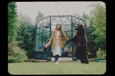 With my big fluffy friend 

Photo: MITSUO OKAMOTO　
Movie: TSUYOSHI HASEGAWA　
Sty...