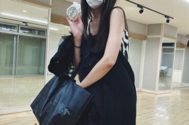 _

先日のFCイベントの！
リハ終わりで髪ボサボサだけど

スタッフさんからの差し入れを
嬉しそうに持ってる私笑
（もちろん抹茶味）

急に夏が終わってしまい...