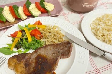 最近作ったごはん

1枚目
・ステーキ
・カプレーゼ
・ミネストローネ

ステーキソースも手作りなの美味しかった

2枚目
・湯豆腐
・長芋のふわとろ焼き
・さ...