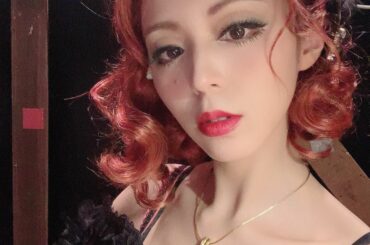 舞台写真をUPしたついでに、
早替え小屋や楽屋で撮った自撮りも是非見てください
⁡
言うタイミングを失っていたのですが…、
実はチーキーちゃんの声は舞台袖から毎...