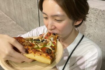 コストコピザおっきい！
いつかホールで買ってワインと
暴飲暴食するのが夢です
いくらとサーモンも大きすぎてまだ手が出ない

おすすめあったら教えてね♡
#cos...