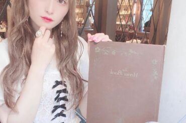 あんまり映ってないけどケーキもめちゃ美味しかった！
私服も可愛いからスワイプしてね
#梟書茶房 #エソラ池袋 #池袋カフェ #かよよん私服...