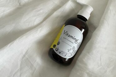 #vitaming の #ボディソープ 
⁡
石鹸をベースとした100%天然由来の
洗浄成分なのでどの方でも使いやすくて
レモン&ベルガモットの香りが
さっぱり...