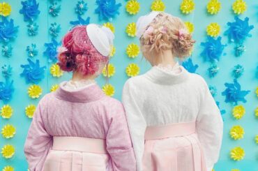 @pyos_sarasa ちゃんと袴で双子コーデしたよ
ちょうど髪色ともぴったりでいい感じ
@village_tokyo っていうレンタル着物屋さんで借りたんだ...