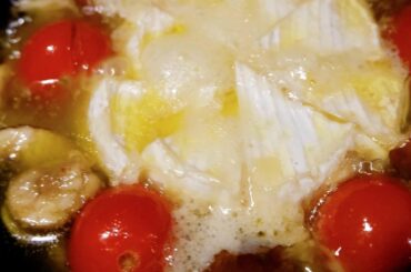 DAY1。
車中泊だからテント設営せずにタープのみ。めっちゃラク〜
サクサクっとベース作って、薪割りして、火起こしして（髪が燃えたw）、キャンプ飯づくり。
絶品...