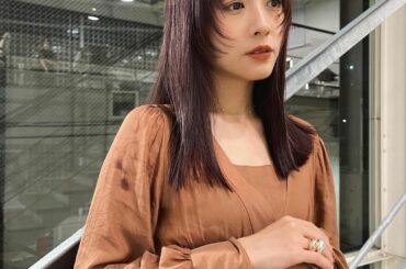 new ︎
秋ヘアにしてきました。

カラーは #チェリーブラウン 

顔周りのダブルラインはやめて、
ソフトウルフ復活。
髪も10cm以上切りました。

セッ...