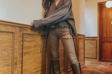 ．
普段なら載せないけどネタ切れすぎるから
半目も載せちゃお作戦
秋服の季節がきたので
いつかのGYDAのパンツとブーツに
今年のGYDAのカーディガンな日でし...