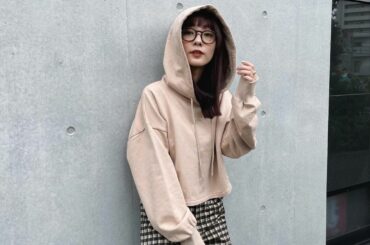 ショート丈パーカーって
なんでも合わせやすいから好き。

ベージュだけ残り僅か残ってます！
ぜひぜひ♡

#のんの私服 #nwith #エヌウィズ...