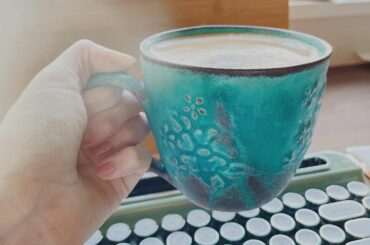 ︎
最近のお気に入りスペース

#作業部屋
#カフェラテクラッシーが好き
#氷無しで
#冷たいミルクにエスプレッソを注ぐの
#この前カフェで初めて出会ったんだけ...