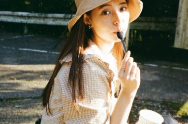 2人で食べるアイスは更に美味しく感じるね
かわいいかわいいいたずらには遠慮なく同じいたずらしちゃうんだから
何味食べたかは2人のひみつ

またたくさんゆーちゃん...