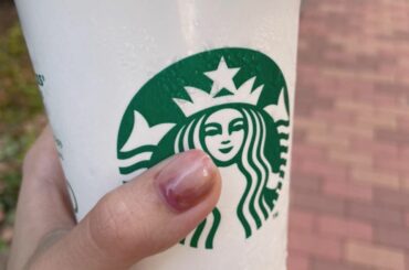 昨日から久しぶりにジェルのない爪で
慣れないです。。
⁡
自分の爪ってこんなに鋭利だったっけ
⁡
⁡
#juicejuice #稲場愛香 #まなかん #ネイル...