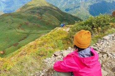 雨飾山の登山ルートは
頂上から見ると女神の横顔のように見えるらしい。
頂上にいる時は全然分かんなかったんだけど、
帰ってきて写真見返したらめっちゃ横顔で驚いた！...