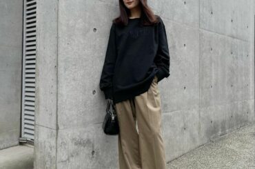 こういうラフなコーデが1番好き。

N WITH.の新作スウェットのブラック¨̮

黒とベージュの合わせって
かわいいですよね。

発売日まで待っててくださいね...