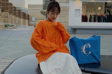 #のんの私服 

ポップなカラーのニット着ると
気分がHAPPYになれる気がする。

このニット @dholic_official なんだけど
みんなに可愛い可...