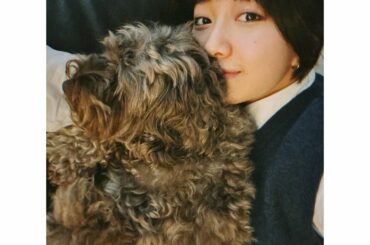 少しゆったり出来た朝でした。久しぶりにロングトーンを時間取って練習出来ました。
・
可愛いカフェオレ色の薔薇と。
・
今日の1曲はドビュッシーの「水に映る影」で...