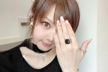 .
最近 デザインが変わった指輪と
ブレスレットに興味ある♡♡♡
ブレスレットはまだ買えてないけど

でも指輪ってさ アルコール消毒する時と手洗う回数多いけん
...