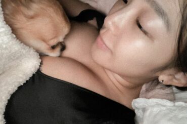 .
.
私の大切な愛しい
愛犬
コロネちゃん。
@korone_chan1114 
いつもこうやって寝るの♡
極上の幸せをいつも
ありがとう︎
.
.
#じゅん...