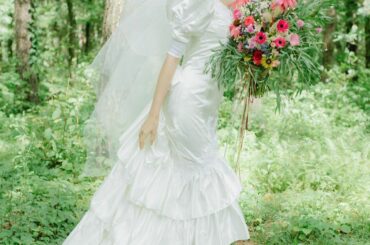 2着目は、
母が昔結婚式で着ていたドレスを、相澤さん @mikitiaizawa 
にリメイクして頂きました。
モンシロチョウになりたくて、羽も作って頂きました...