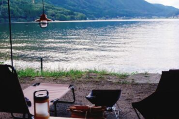 テントから見た景色がこちら。
もう、ごちそうさまですっ！！！

水が風で揺れる音しかしない世界。
静けさは最高の贅沢なんだな。
日本をもっと知りたくなりました。...