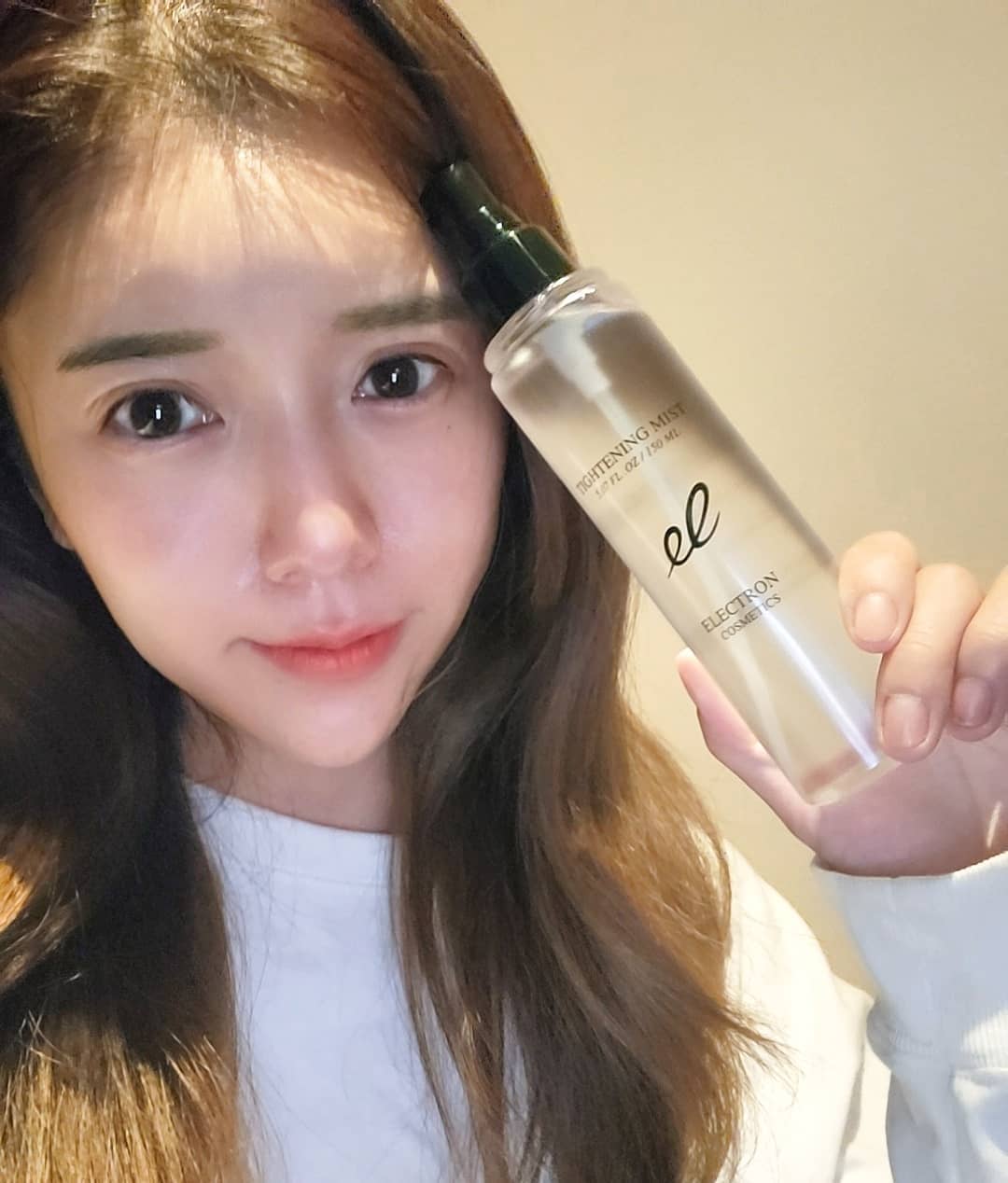 堀絵梨子 まわりが 美容オタクも多く 私も美容オタクですがおすすめされてこちらを使いはじめました Electon Beautyのタイトミスト少し前から話題のデンキ Moe Zine