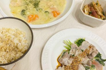 最近作ったごはん

1枚目
・シチュー
・豆苗の肉巻き
・大葉チーズの肉巻き
・みょうがの和物
　
2枚目
・豚キムチじゃこチャーハン
・もやしわかめスープ
・...