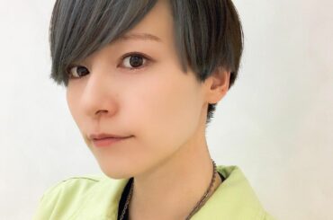 ㅤㅤㅤㅤㅤㅤㅤㅤㅤㅤㅤㅤㅤ
#髪型戦隊ミヤジマン 
ネイビーから色が抜けていく過程での青みがかったシルバーという絶妙な色味
これはこれでめちゃくちゃ素敵カラーだ...