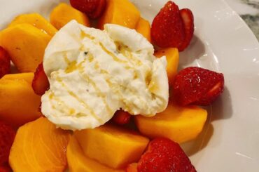 夏にハマってた桃ブラータを秋冬バージョンで。...