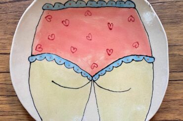 わーん！嬉しいっ
ひよんちゃん @cchan_fee4 のオンマが作っているお皿を頂きました〜
・
@omma_037 
どれもこれも最高に可愛いお皿や食器ばか...