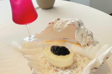 ♡
沖縄 古宇利島にある【6six（シス）】
料理はシェフのお任せのコースのみ
写真以外にも芸術的なお料理たくさんありました

 #沖縄旅行 #沖縄グルメ #古...