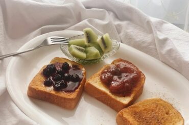 .
.
Breakfast♡
.
ちなみに1番右の子、
シナモンかけたつもりが
花椒かけちゃってました。笑

午後からの日は
ゆっくり朝ごはん出来て嬉しい
.
...