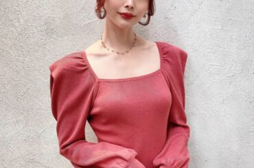 『SNIDEL』の新作ワンピース
背中はリボンで結ぶデザインで後ろから見ても可愛い
かなりタイトなシルエットで、可愛いだけではなくセクシーさも。

美容師の平田...