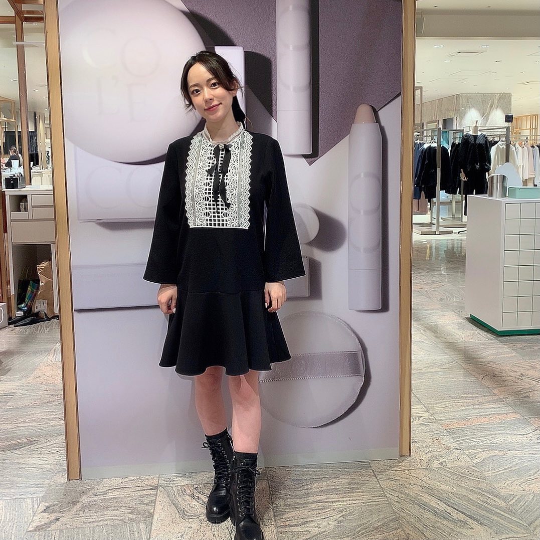 関根りさ ポップアップ 毎日違うワンピース着るから写真撮ろうと思ったのに 割と初日からちゃんと撮るの忘れた笑 ２日目のワンピースはzaraのでした ゆったり目なの Moe Zine