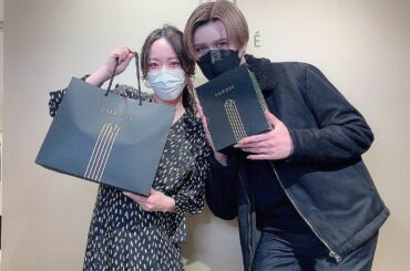 身長差をどうにかするために体折れちゃってるマットくんすき笑
ありがとう

今日はデイクリーム使ってるけど、イエロー強めだから使いこなせるか心配だったけど程よく補...