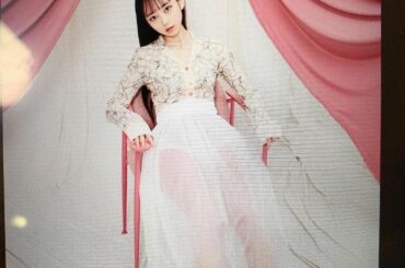 #bis 1月号 発売日 です！

オフショットどどんっ！
髪の毛スーパーロングだな〜
そしてよくみたらセクシーな服きてます

是非ゲットしてね〜！感想教...