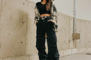 ．
寒くても腹出すぞ〜っと、...