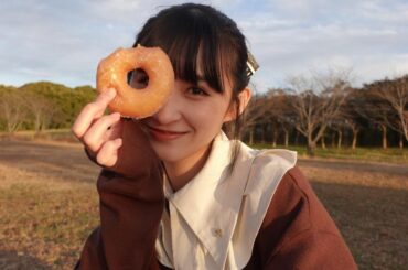 ドーナツ食べてる
1.２枚目は一眼レフで撮って
2.3.4枚目はiPhoneのアプリで撮った
特に選べなかったからどっちも載せた！

#ドーナツ #紅葉...