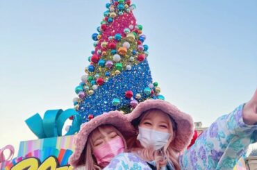 ユニバの20周年クリスマスイベント〜
ツリーがめちゃめちゃでっかい！！
ミニオン達やスヌーピー達もすっかりサンタ仕様になっててみんな可愛かった
キティちゃんのツ...