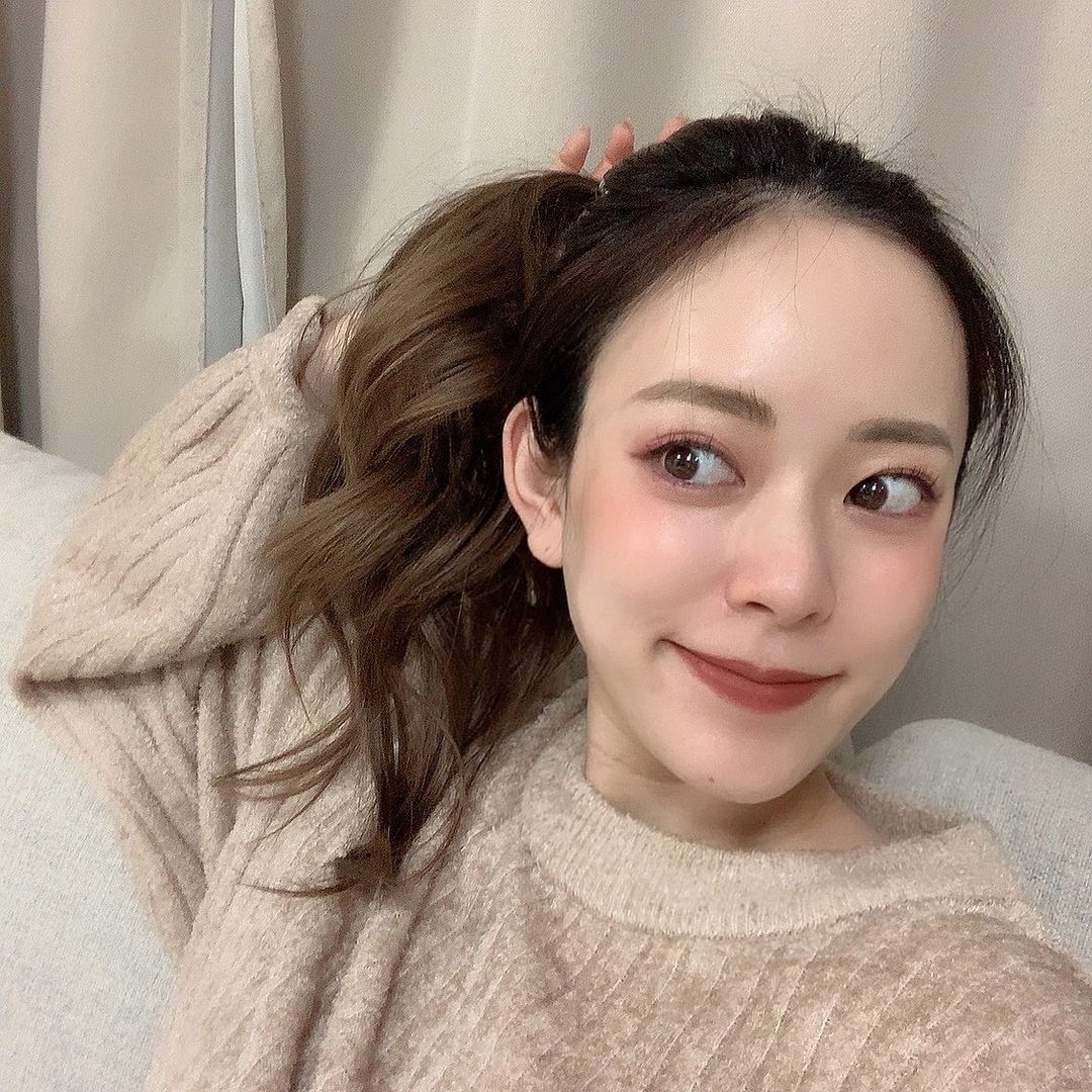 関根りさ この日はメイク赤多め スックのチーク1番赤の濃いやつどんな色 ってdm来てたりしたけど こんな感じ 今日のメイク デパコスと韓国コスメミックス Moe Zine
