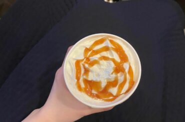 ⁡
昨日沢山DMいただいたスタバのドリンクは
キャラメルアーモンドミルクです
⁡
ほっとする甘さで本当に美味しい𓂅
⁡
これはホリデーシーズンのドリンクなのです...